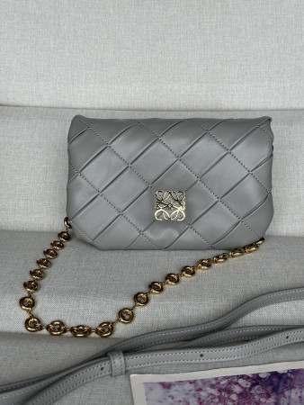 L0ew* mini puffer goya in pleated shiny nappa lambskin 20x6x13cm