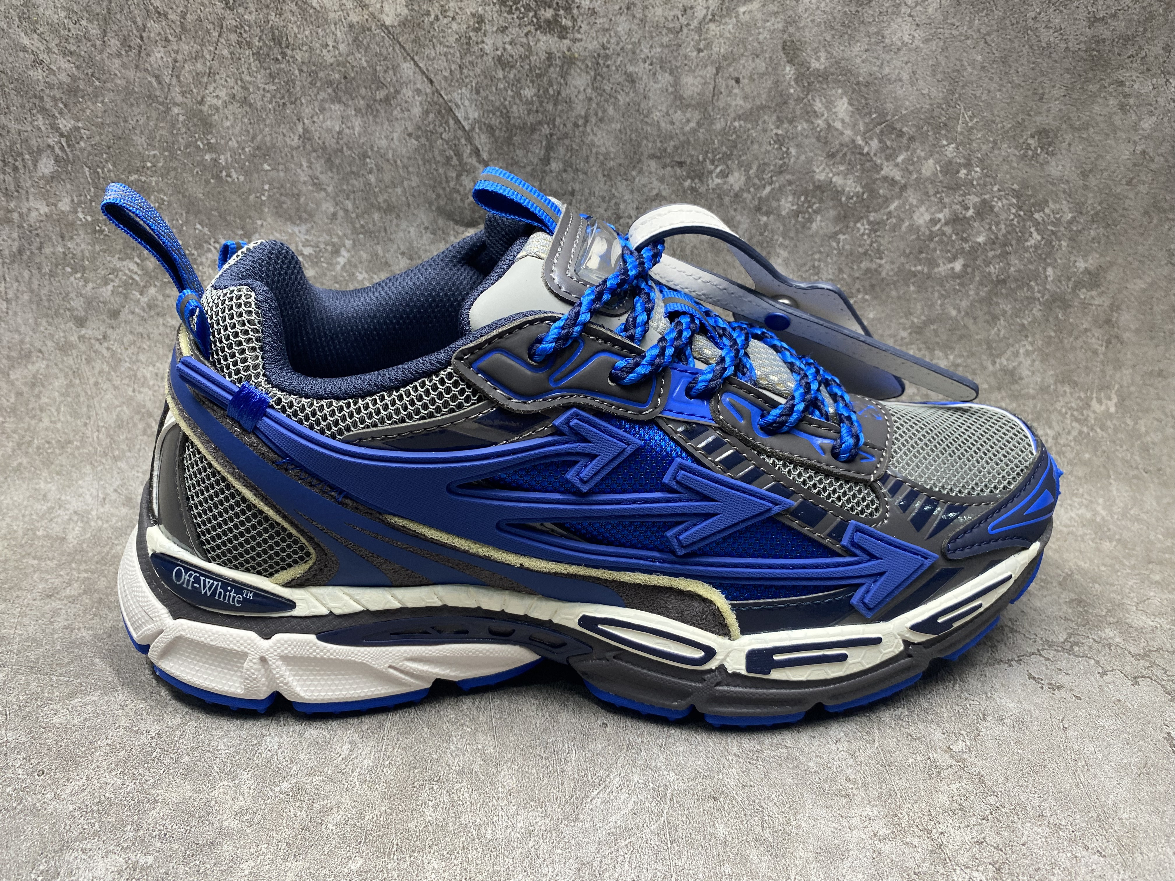 UA Off-White "BE RIGHT BACK"