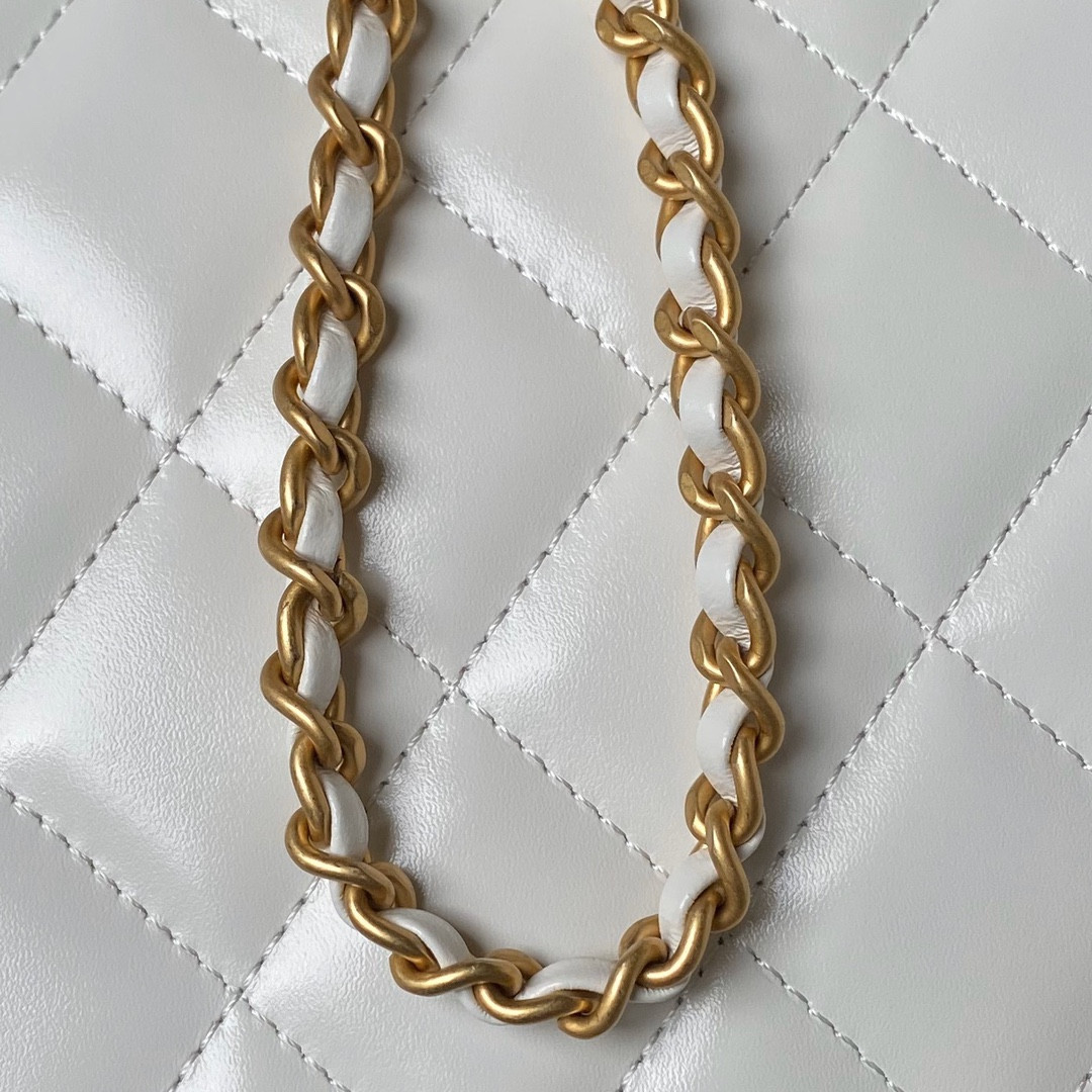 Ch*el small 24c flap bag  as2649 22×14.5×8cm