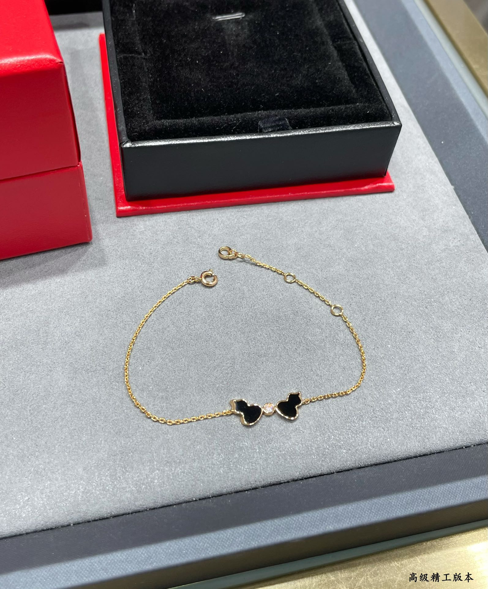 Qeelin Agate Double Gourd Bracelet