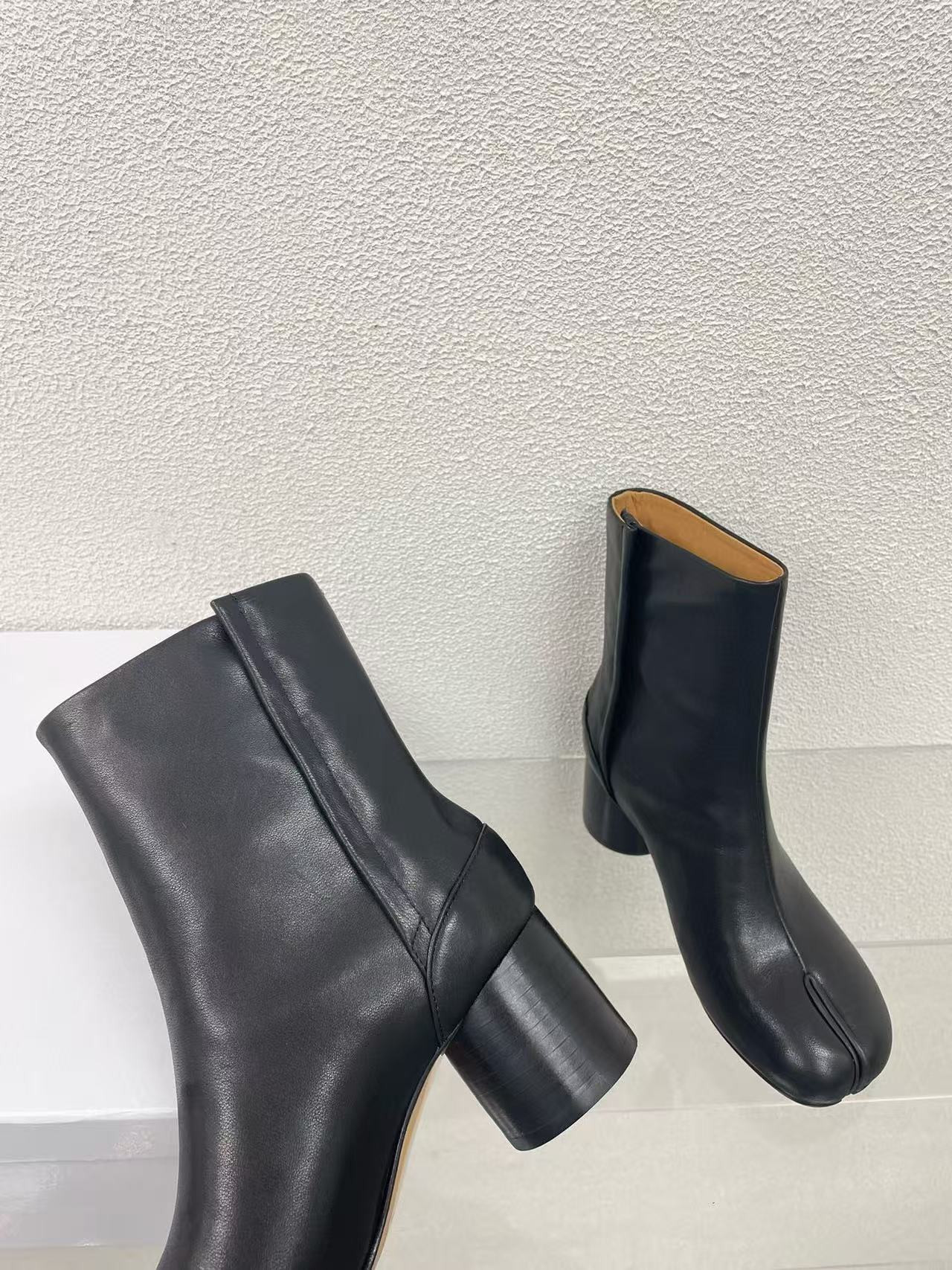 ua ma*s*n Ma*i*la tabi ankle boots