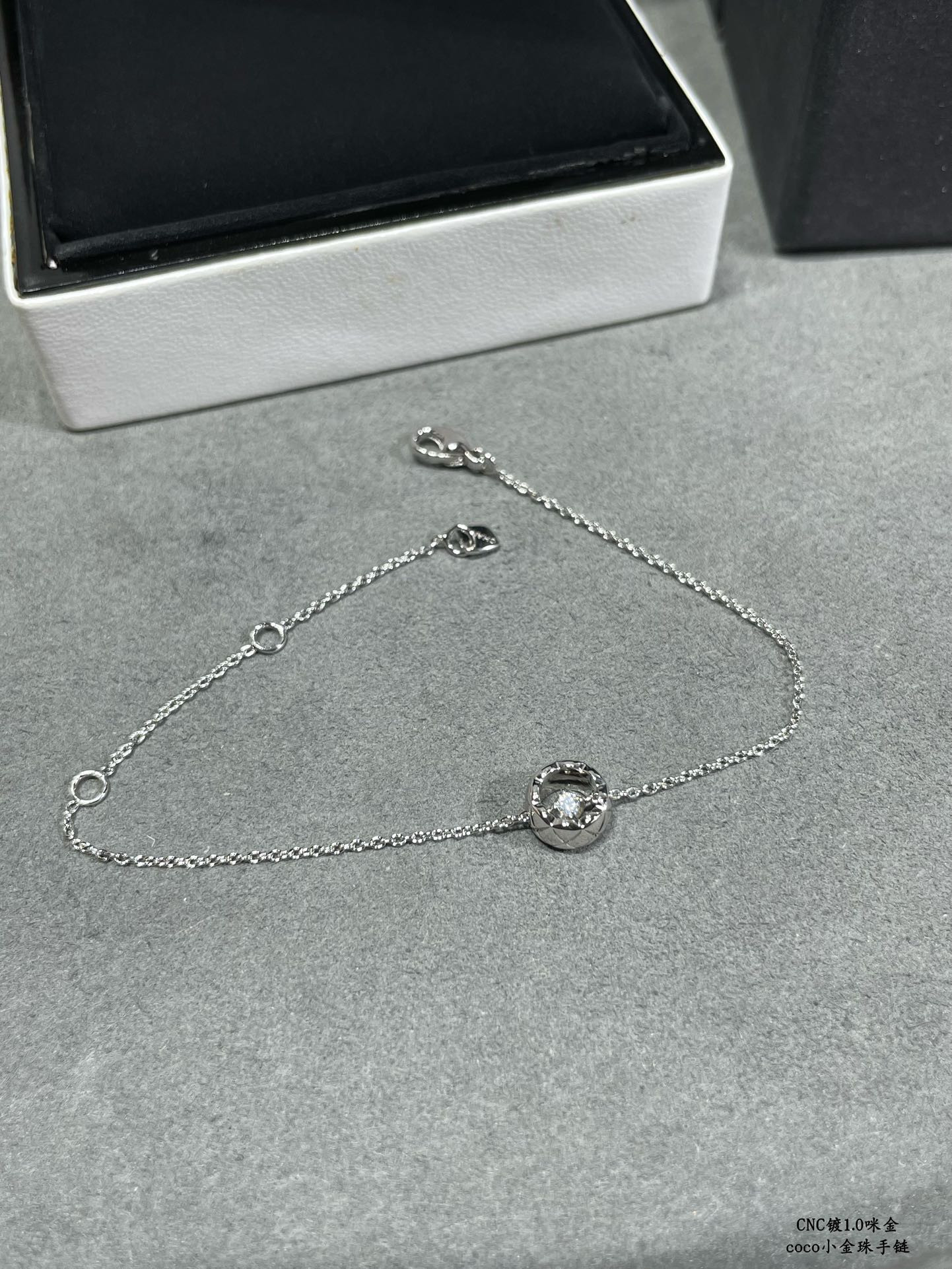 ch*el carved Di*m*nd-shaped gold bead bracelet