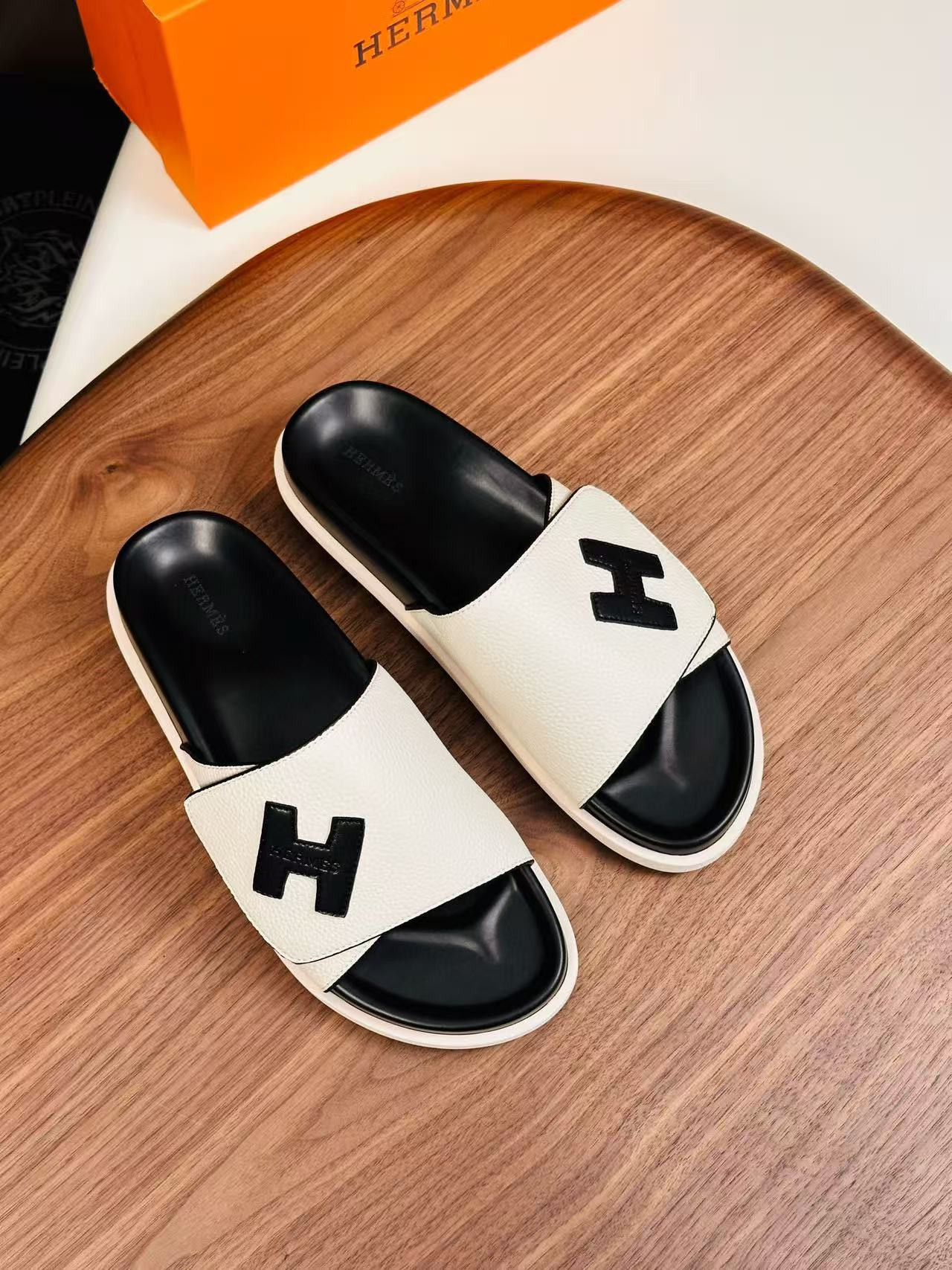 ua H**me5 sandals