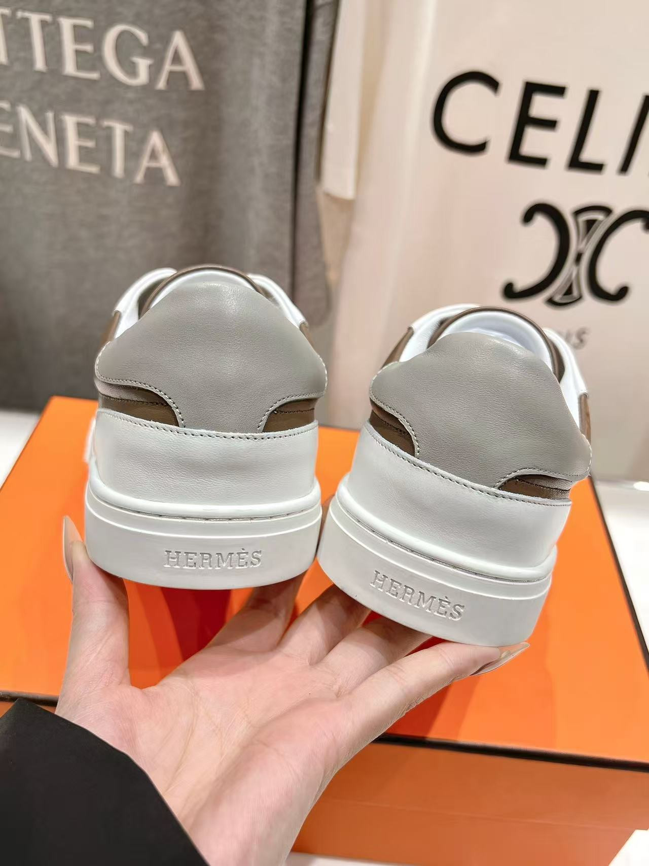 ua H**mes day sneaker