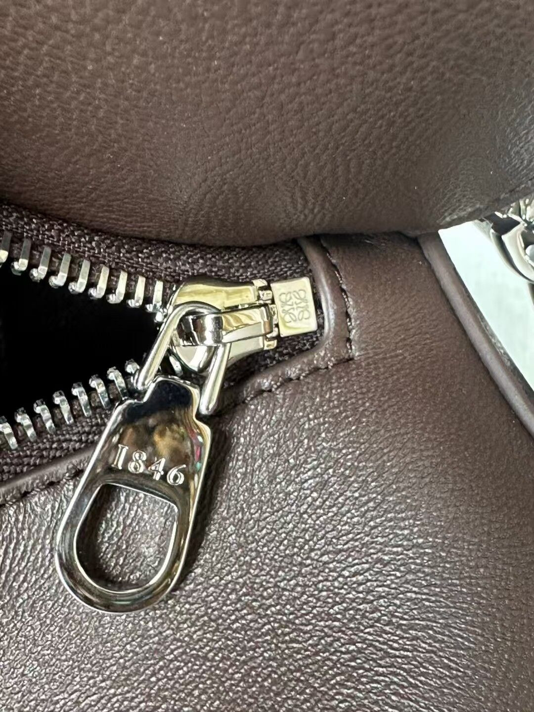 L0ew* large featherlight puzzle bag in nappa lambskin 21.5x33x14.7cm