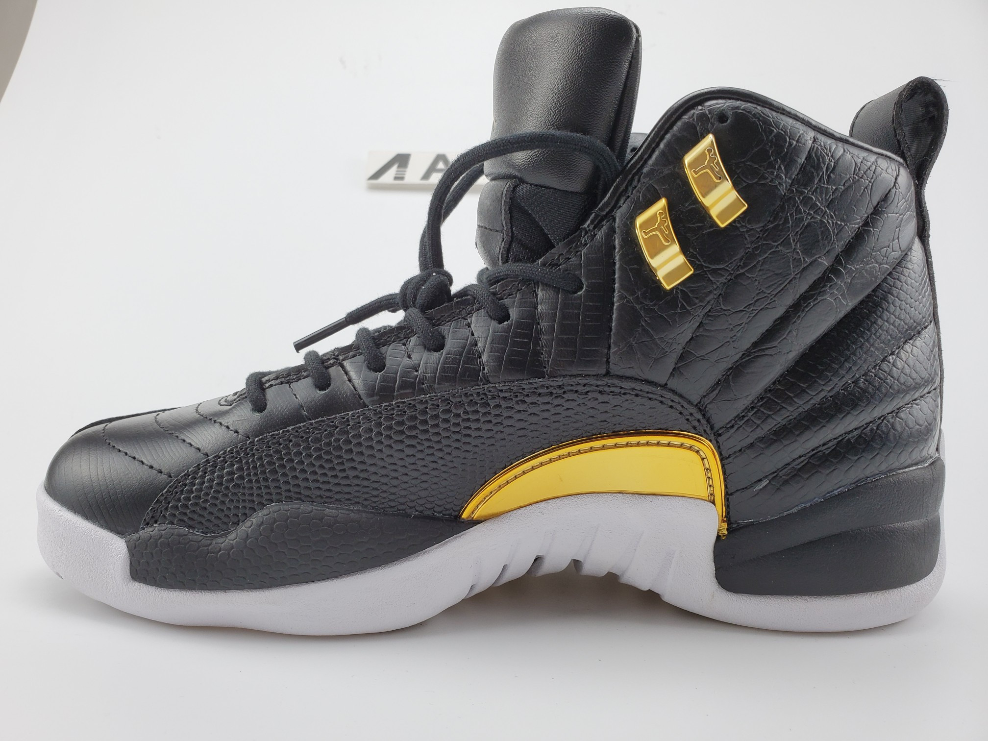 Air Jordan 12 Retro Black Metallic Gold White