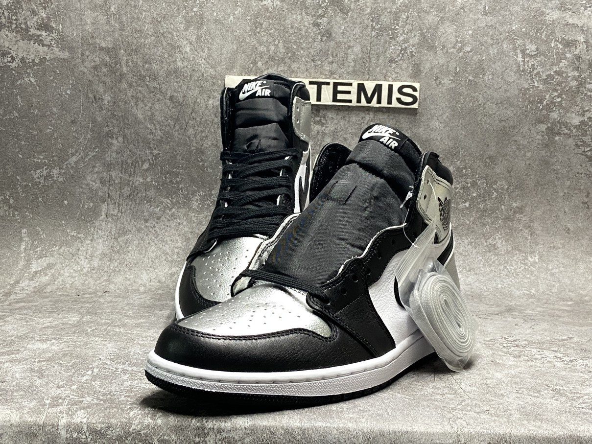 Air Jordan 1 Retro High Silver Toe