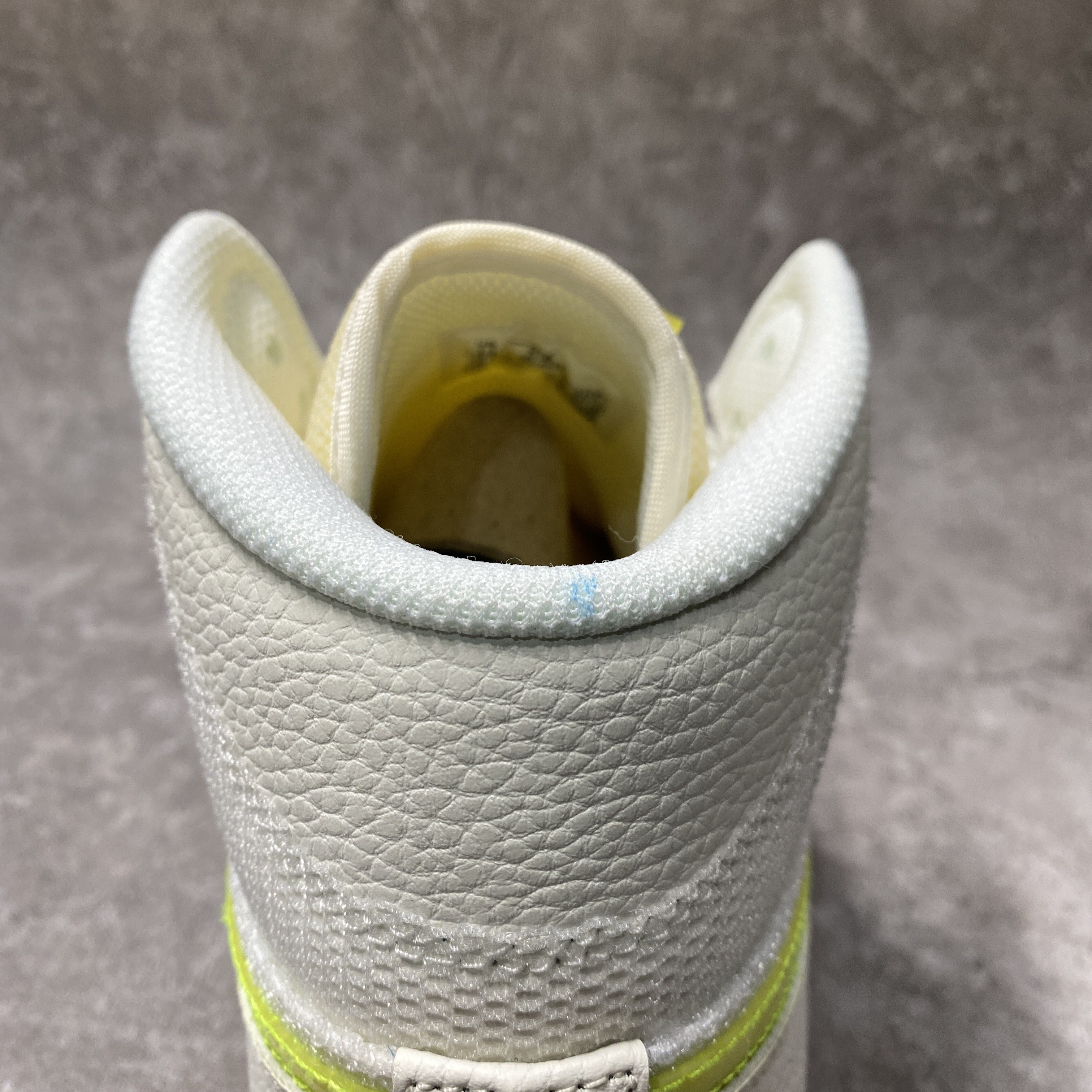 Air Jordan 1 Mid SE Voltage Yellow