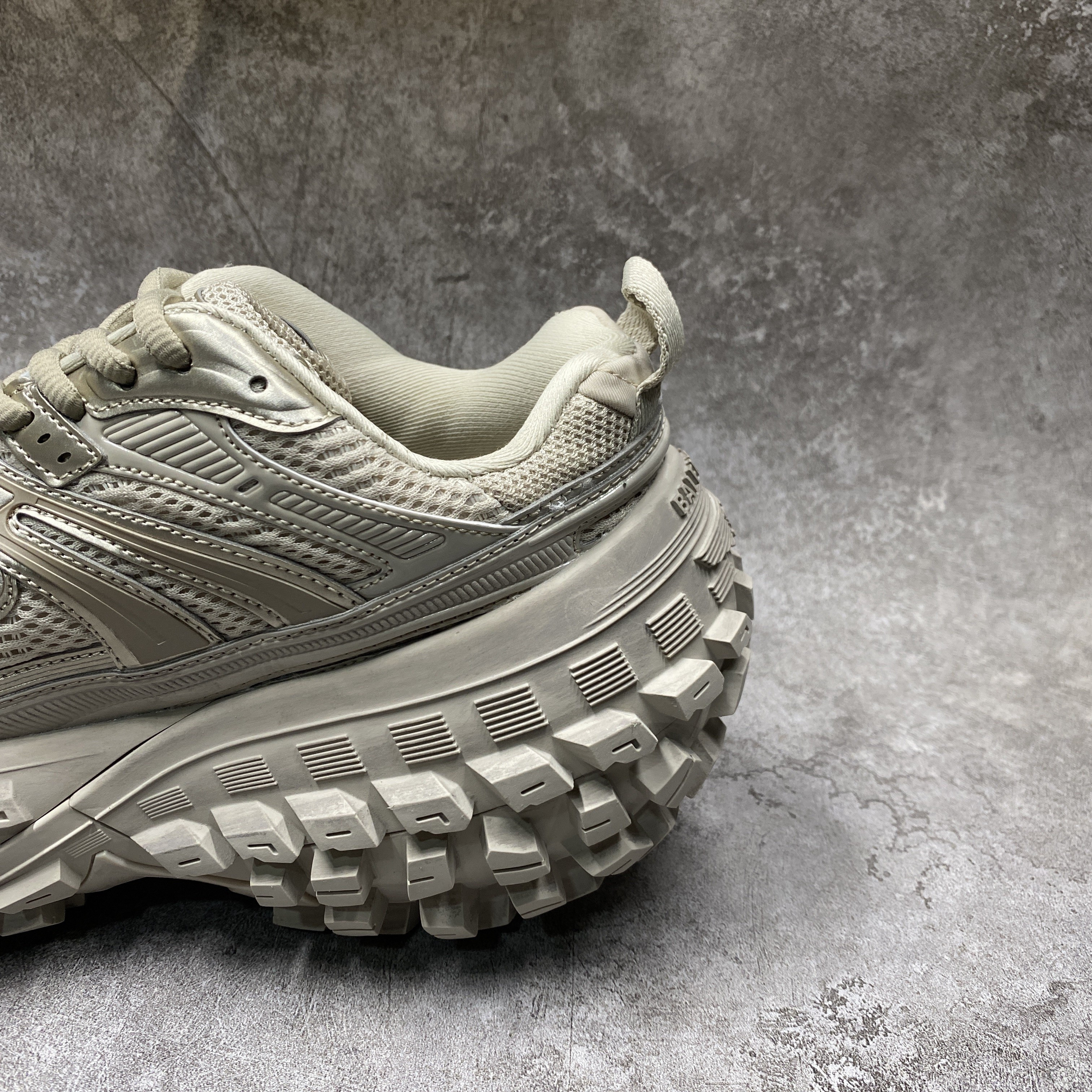 Balenciga Defender Beige