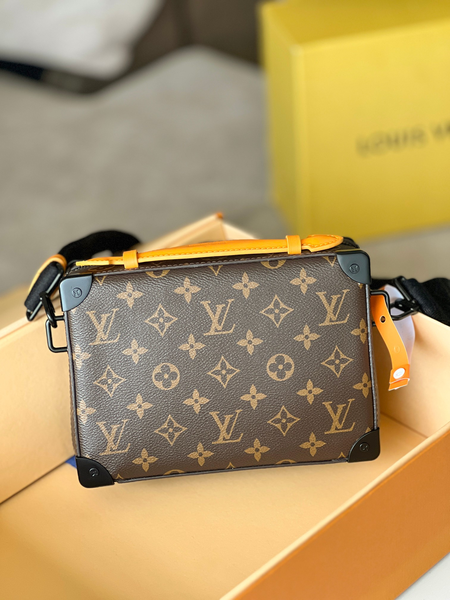 LV  Handle Soft Trunk M46689 21.5x15x7cm
