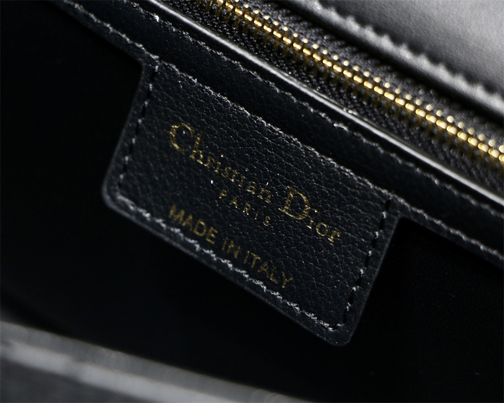 large d*or caro bag black S*pple cannage calfskin 29 x 18 x 10 cm