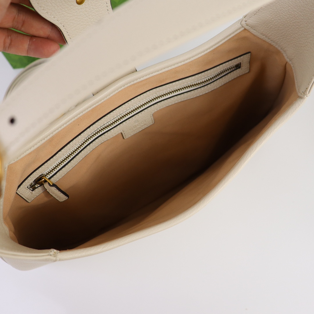 G*u*i aphrodite medium shoulder bag white w15.3" x h15" x d.8"