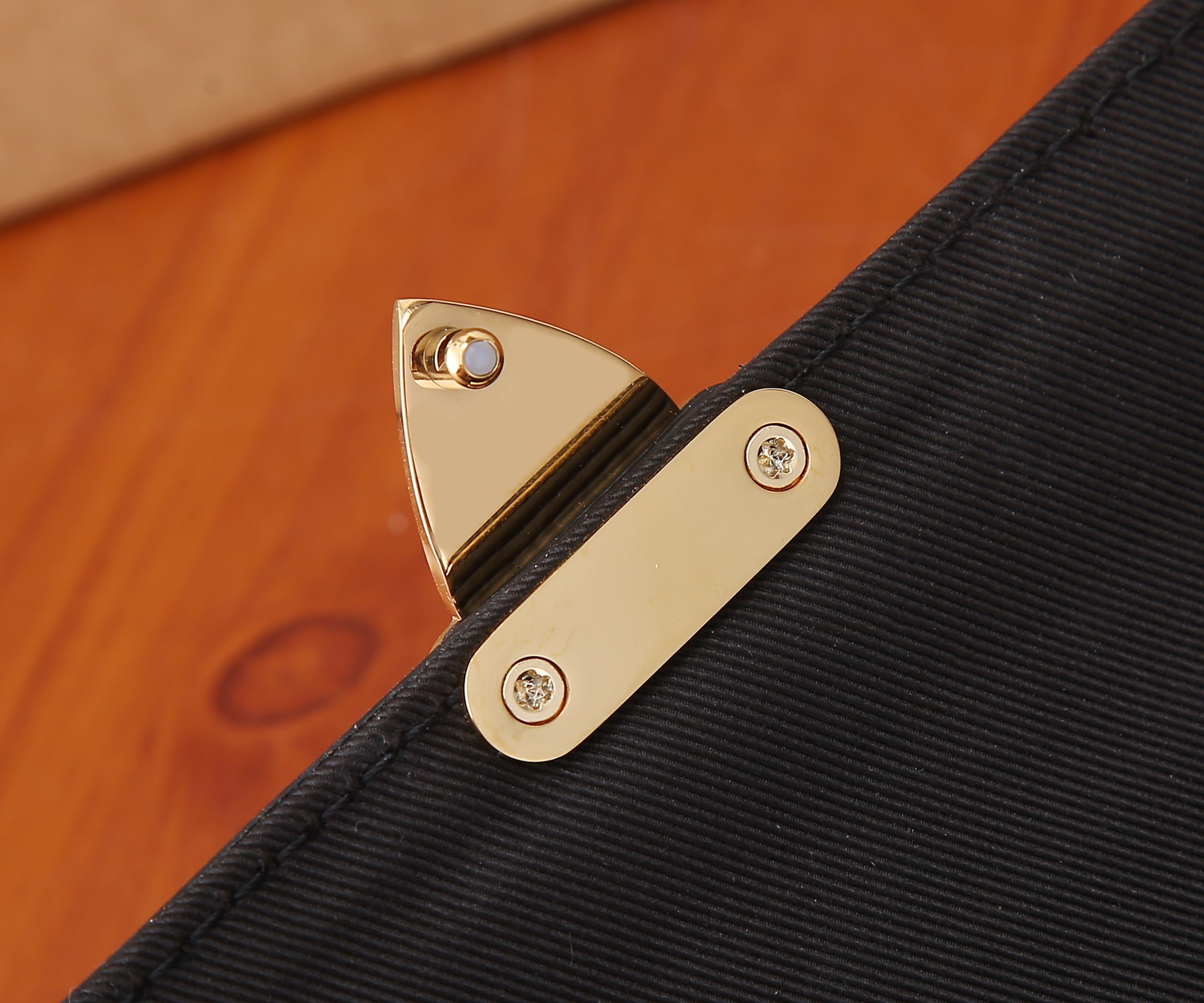 LV Wallet On Chain Métis   M82637 7.5 x 4.3 x 2.2 inches