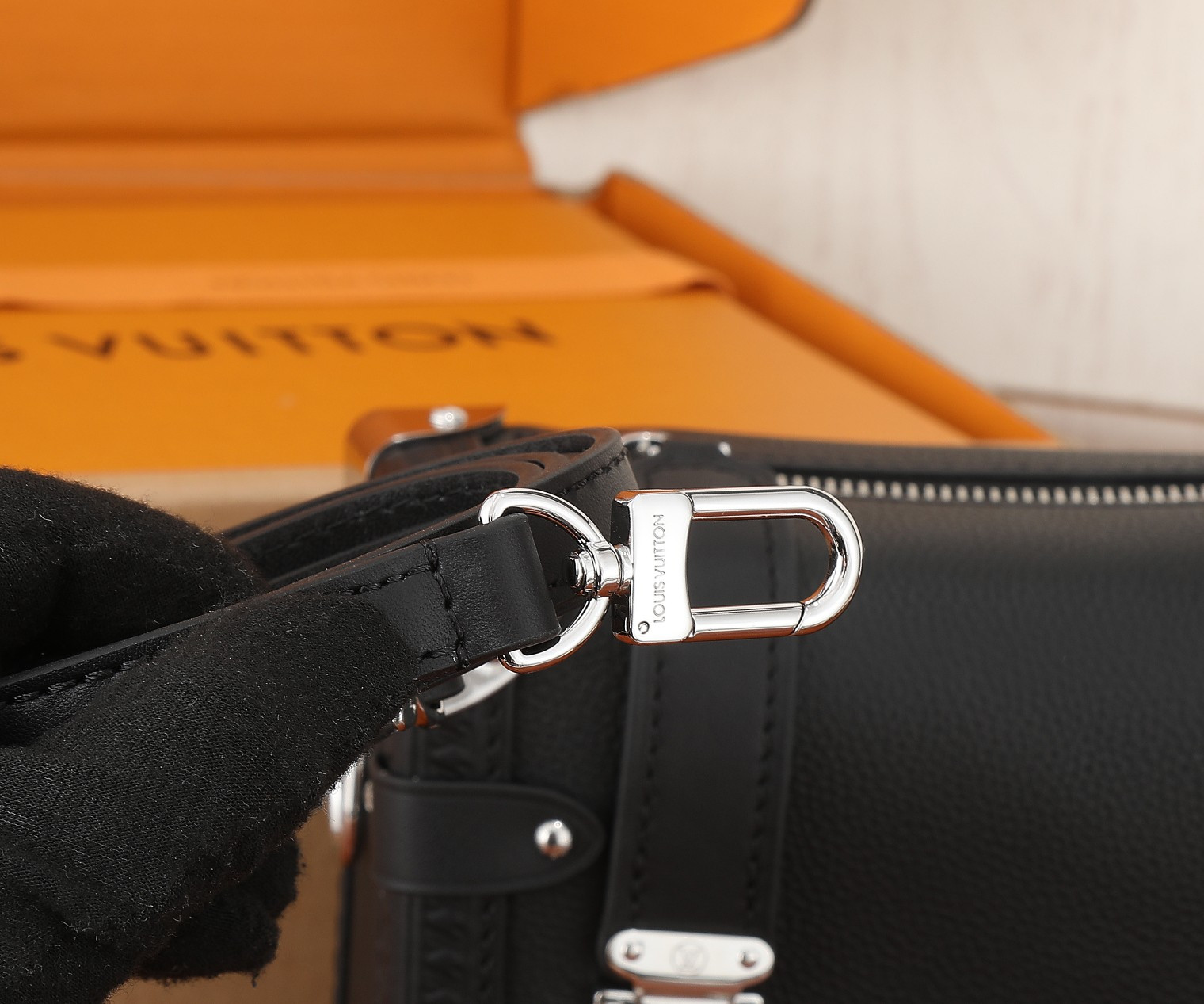 LV Side Trunk MM M25160  8.3 x 5.5 x 2.4 inches