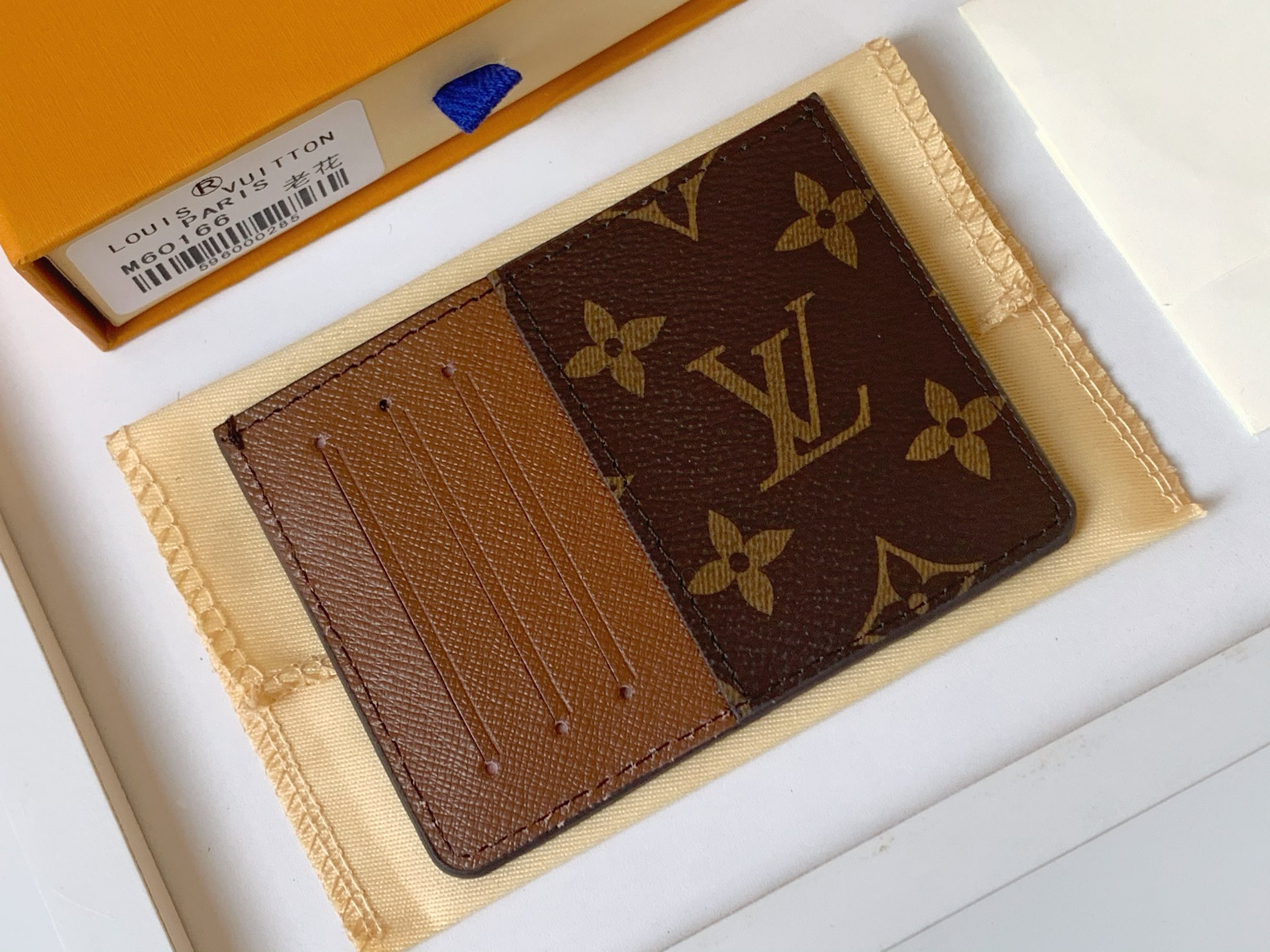 l0*is V*t0n lv card holder 8x11cm