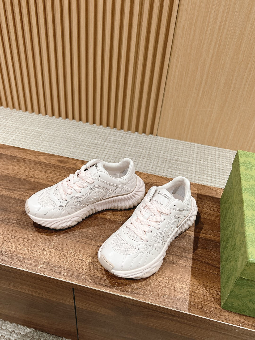 ua G*u*i ripple sneaker