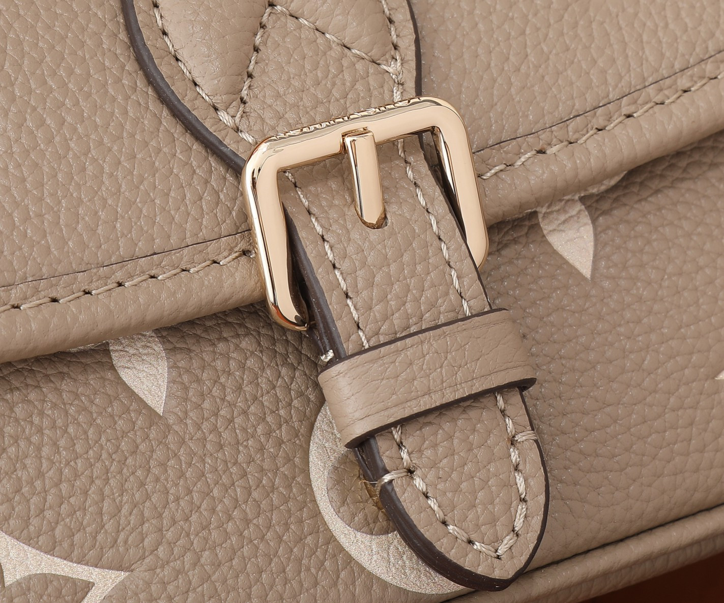 LV Nano Diane M83300 7.5 x 4.1 x 2.4 in