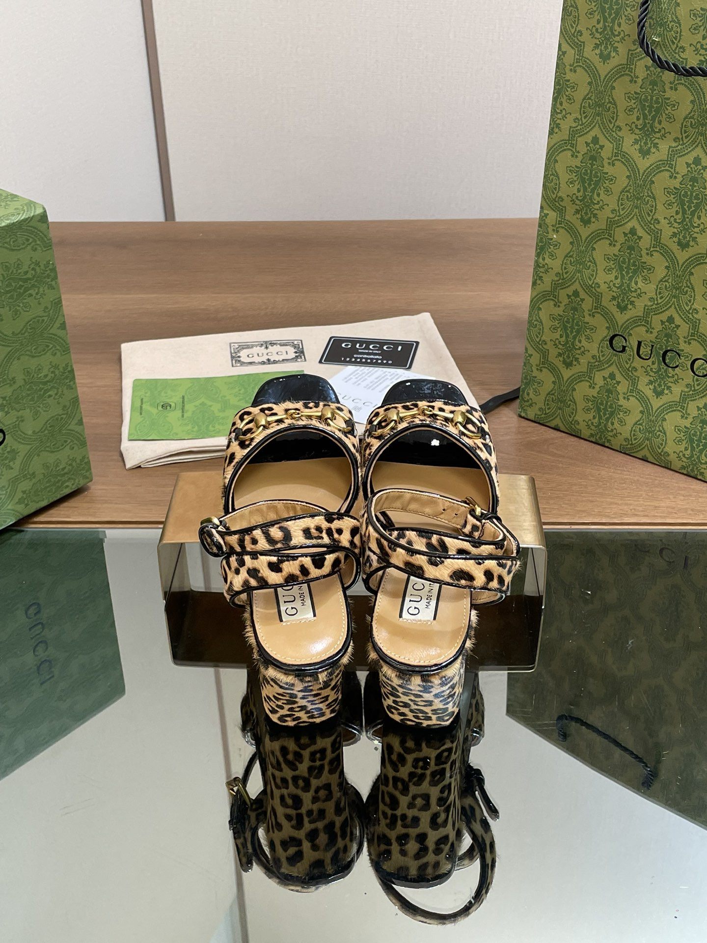 ua G*u*i horsebit platform sandal