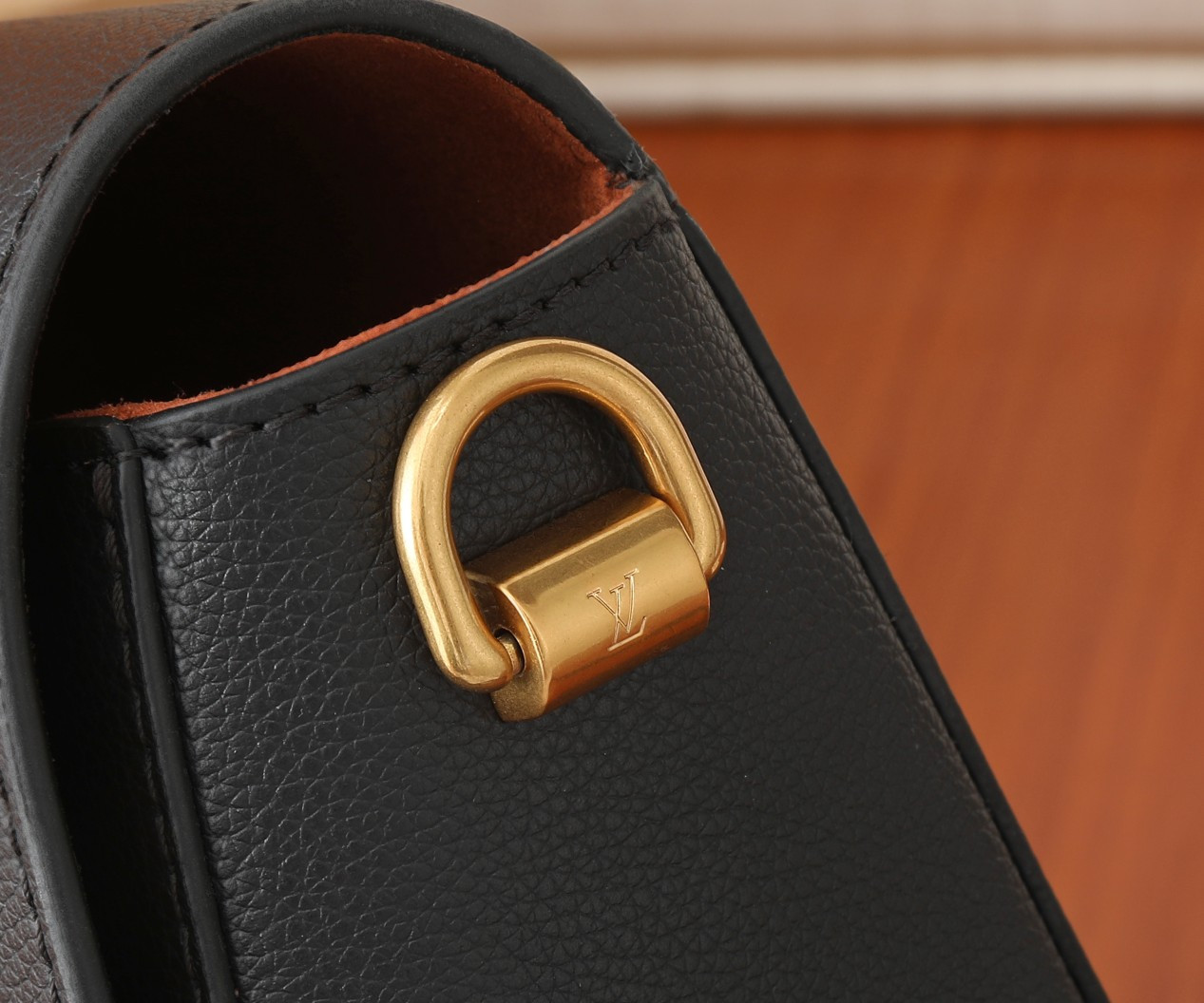 LV Soft Twist M24639 10.6 x 7.5 x 3.5 inches