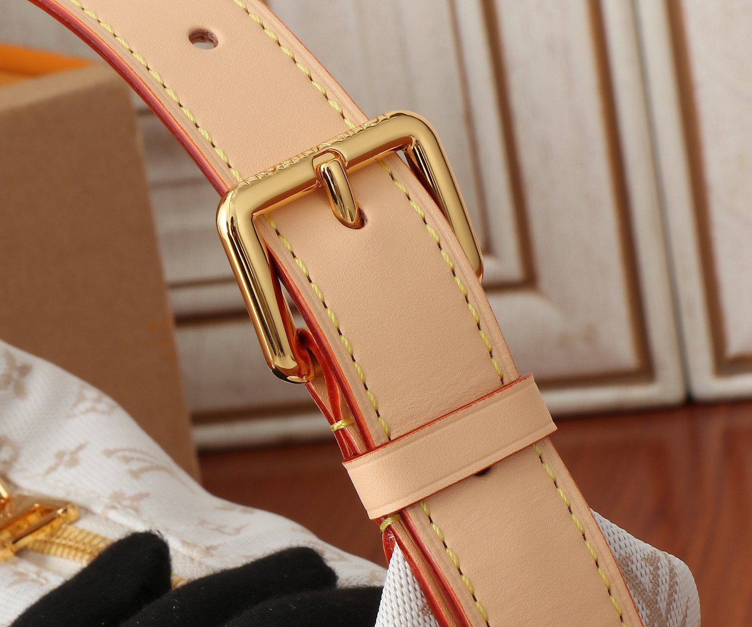 LV Hills Pochette  M12433 18.5x11x6.5CM