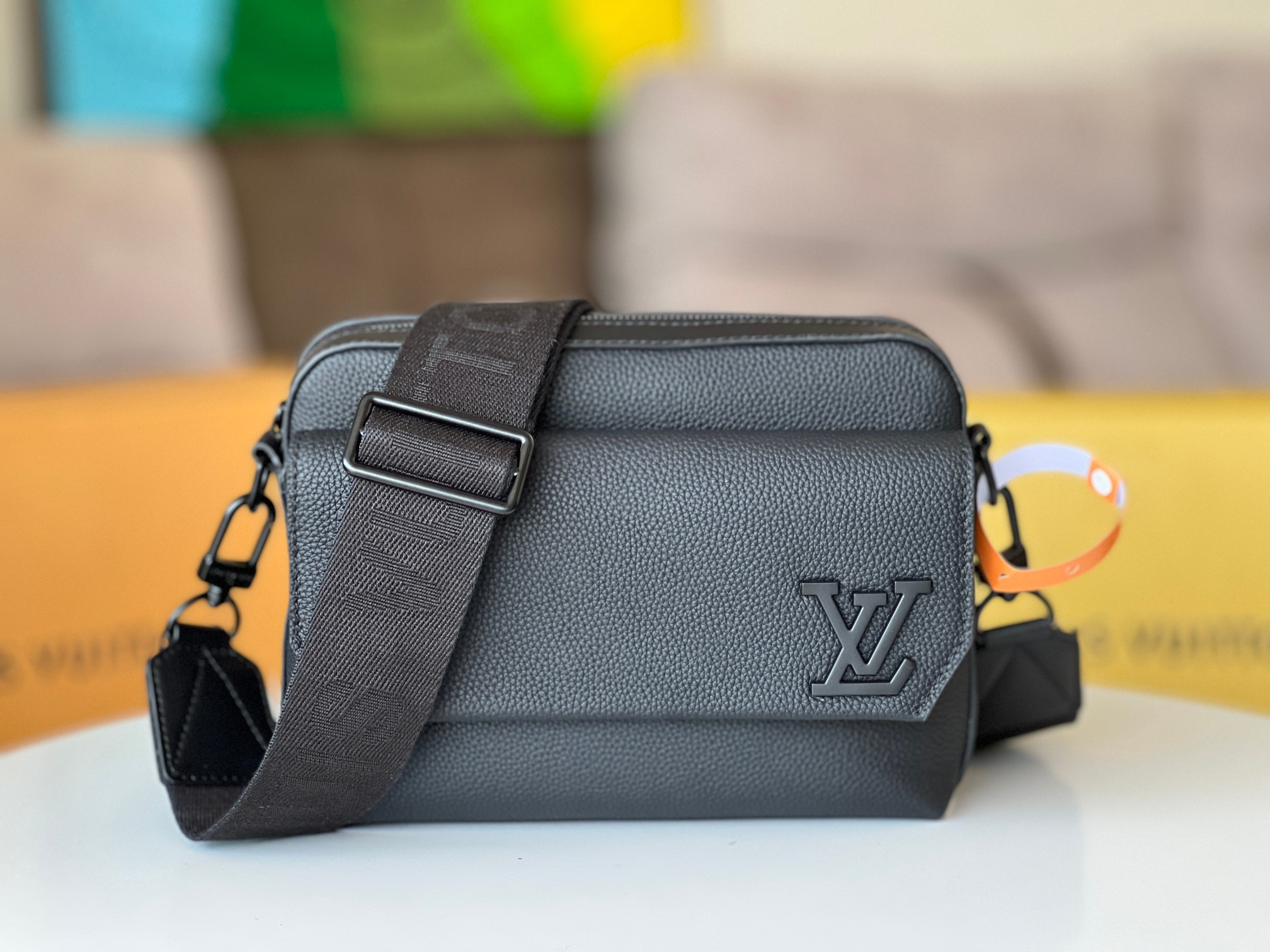 LV Fastline Messenger M22482 23.5×18×7CM