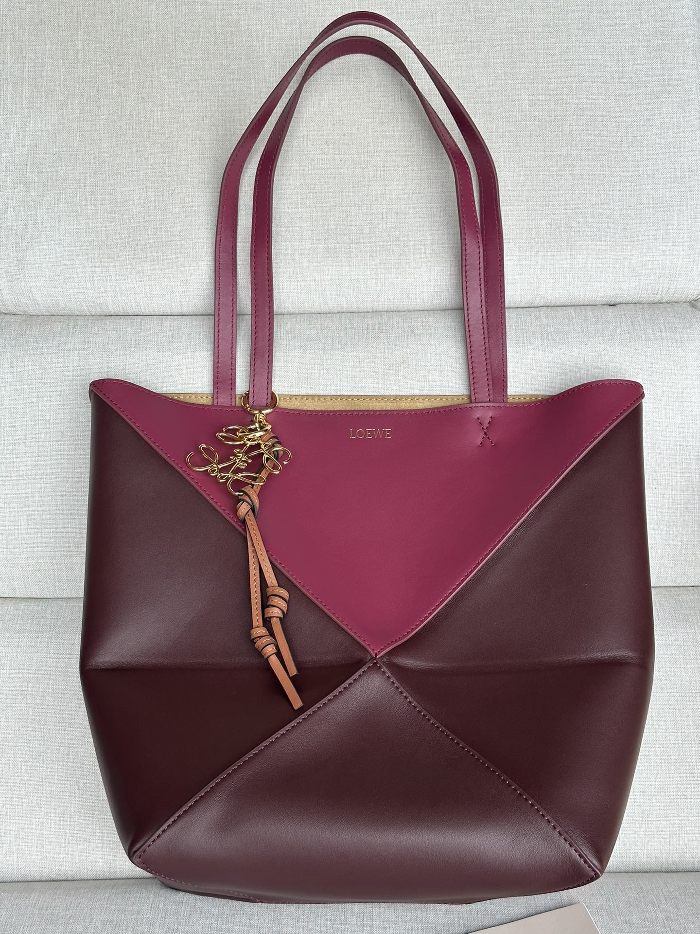 L0ew* medium puzzle fold tote in shiny calfskin 25.5x14.5x31.5cm