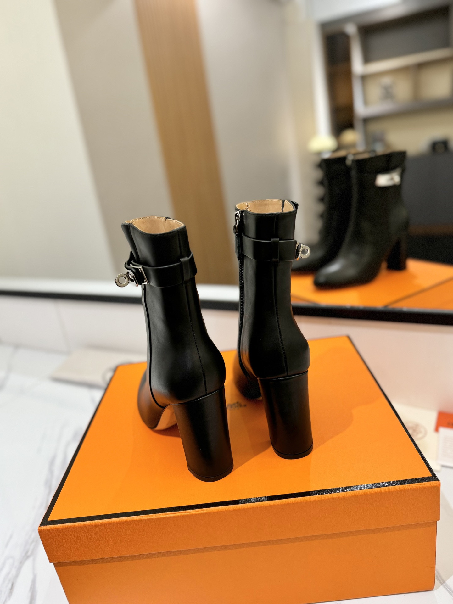 ua H**me5 kelly jumping boots