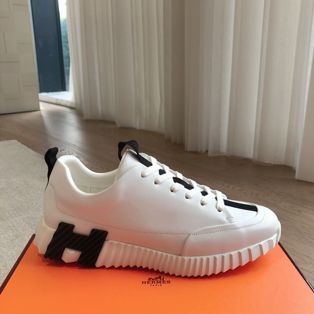 ua H**me5 bouncing sneaker