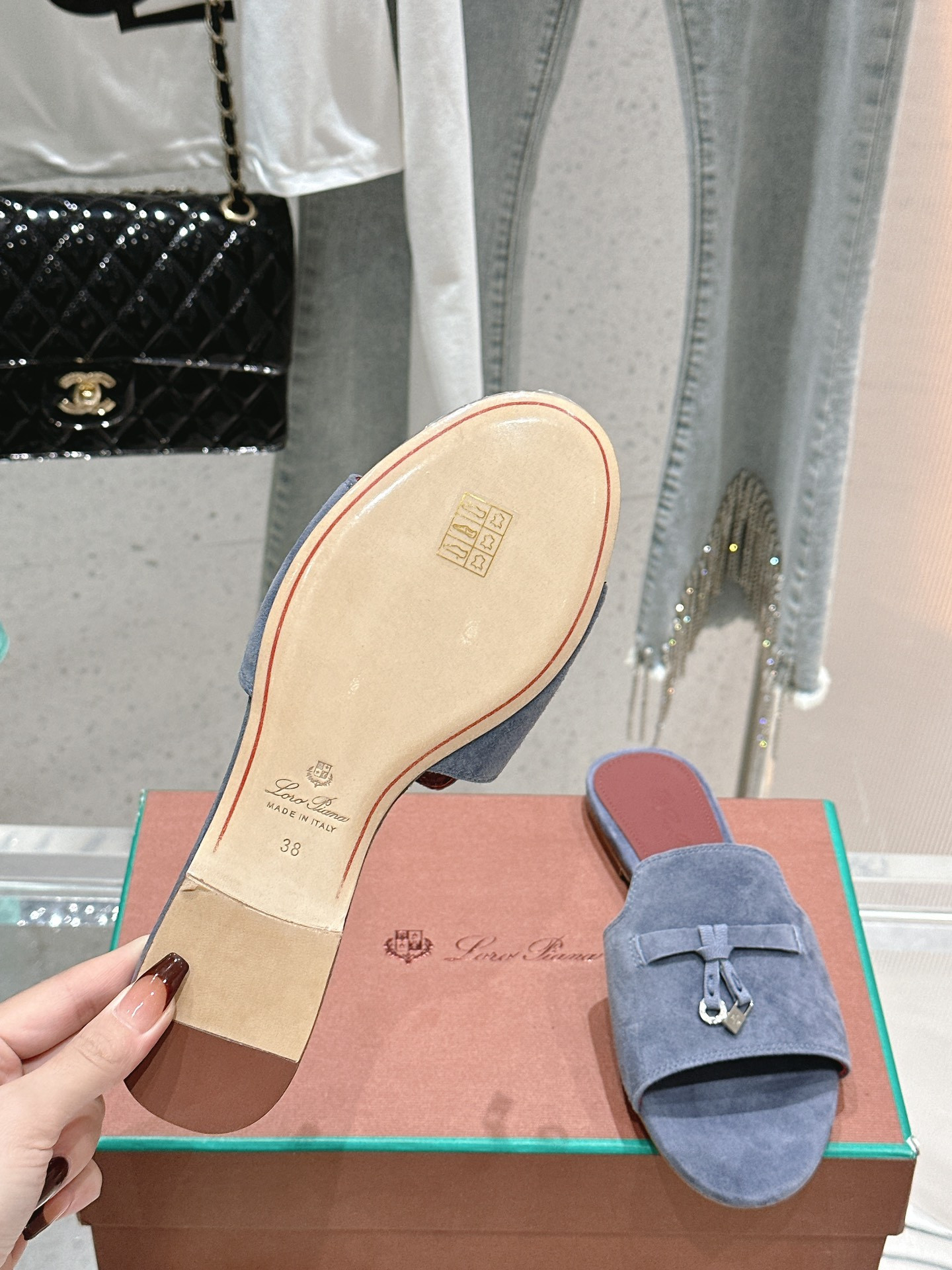 ua L**o p*ana summer charms sandal