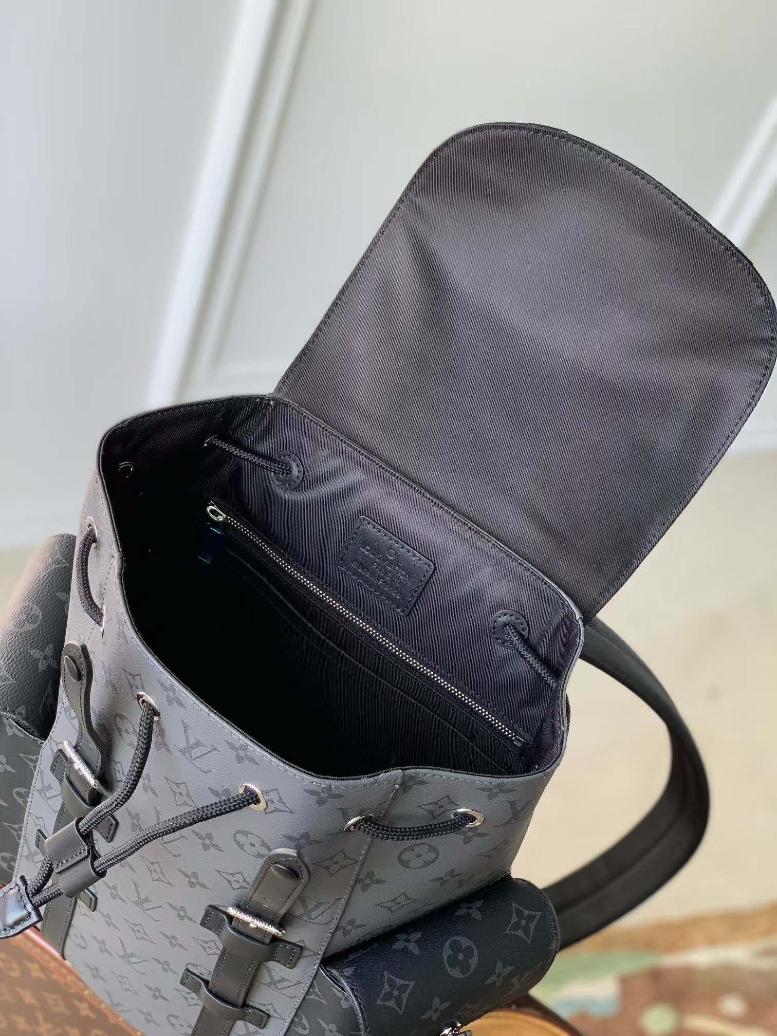 LV Christopher PM M46331 32 x 39 x 12 cm