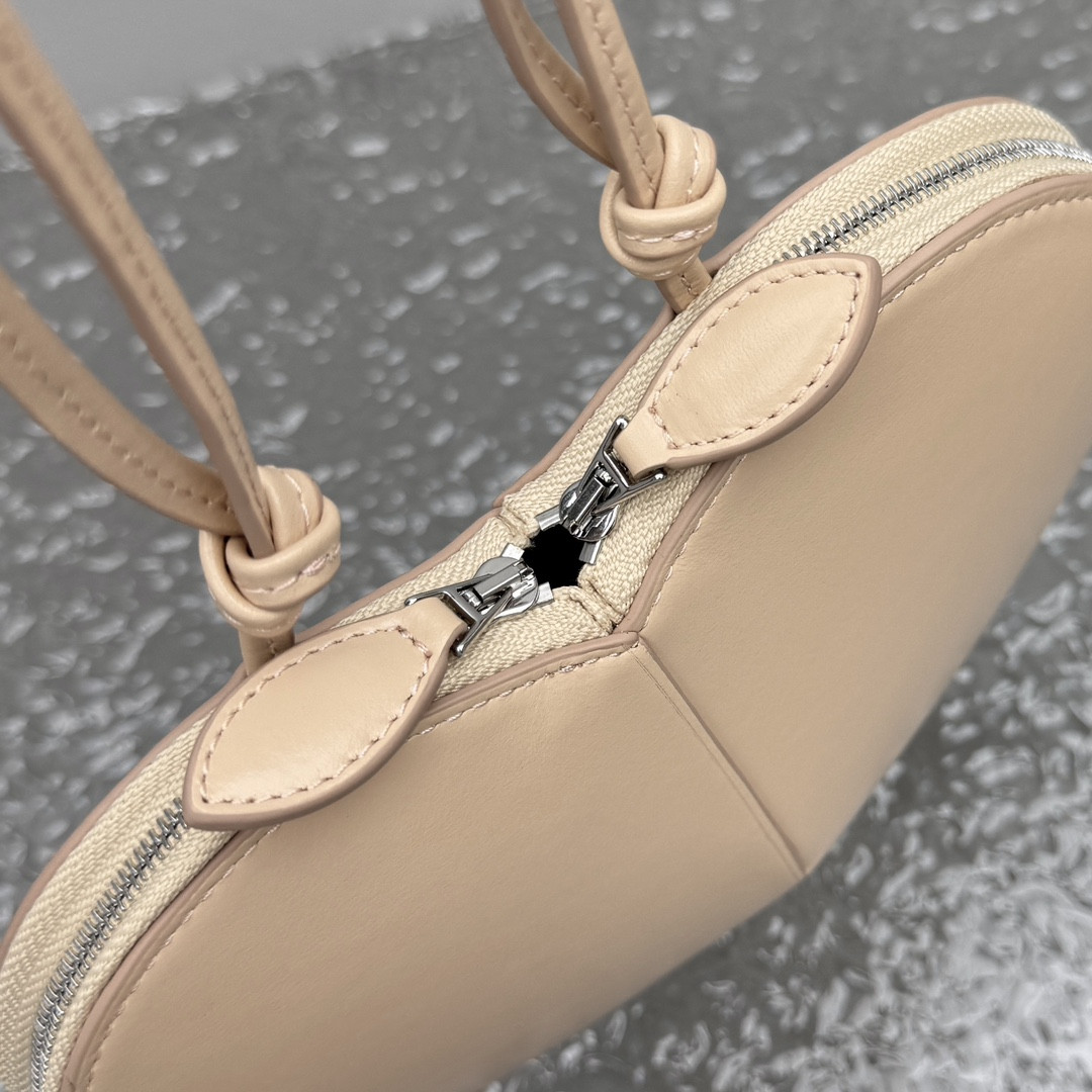 ALAÏA Le Coeur Heart Bag 18.5x20.5x5cm