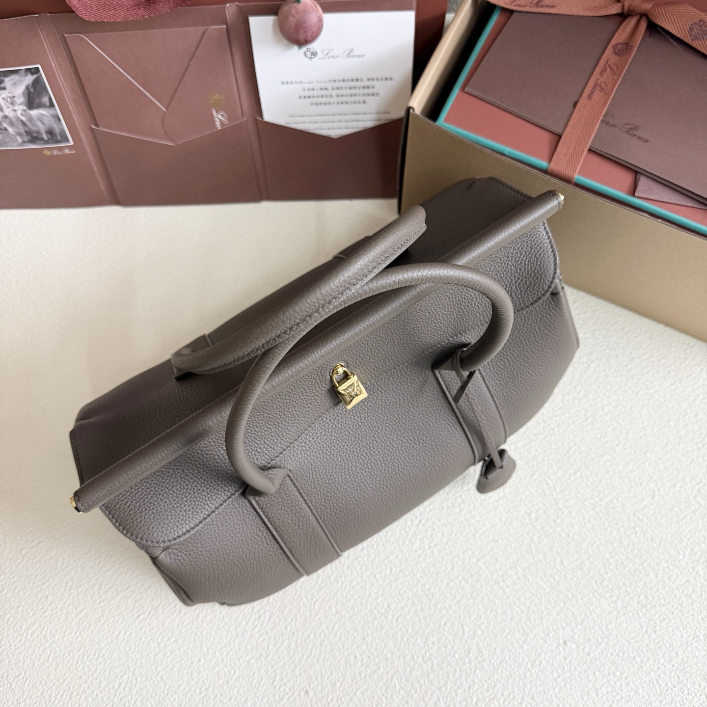 L**o p*ana loom l32 calfskin 33x23x18cm