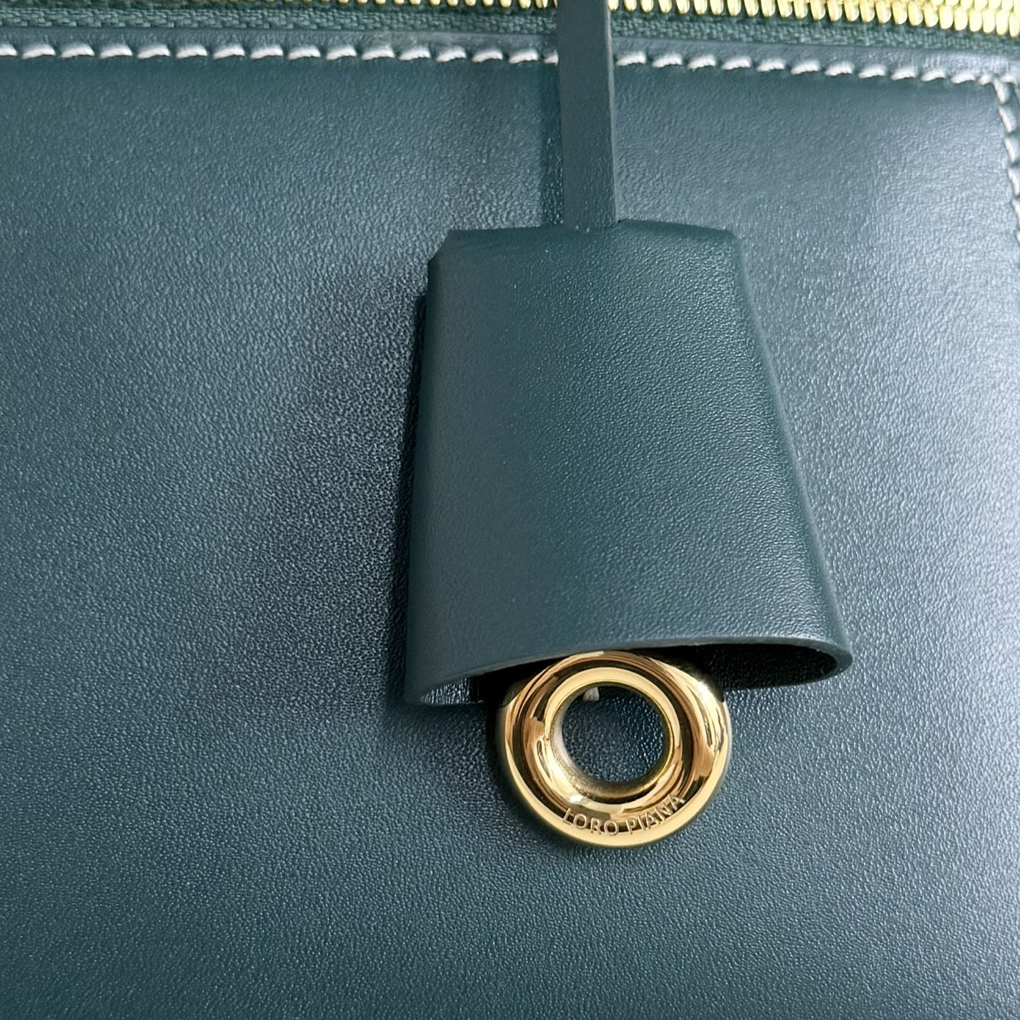 L**o p*ana extra pocket l27 calfskin 16x27x10cm